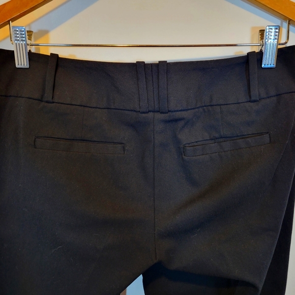 The Limited Exact Stretch Capri Black Pants - Picture 7 of 9